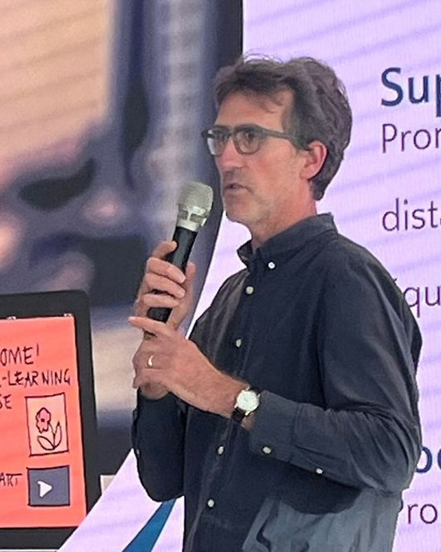 Enrico Santero durante un intervento formativo